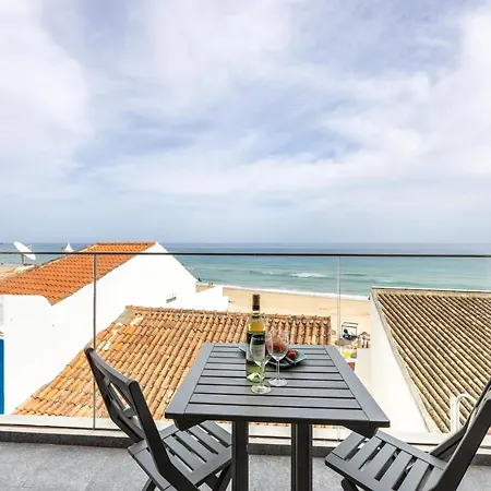 Frontline Seaview Appartement