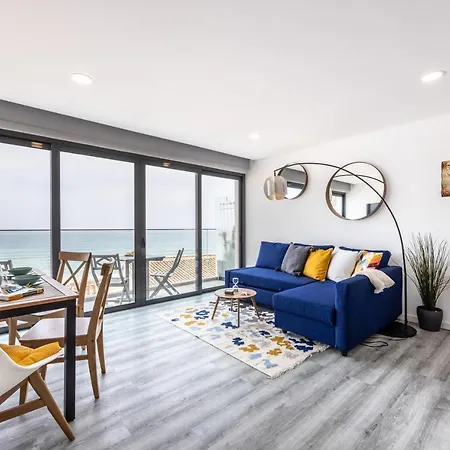 Frontline Seaview Appartement