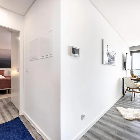 Frontline Seaview Апартаменты